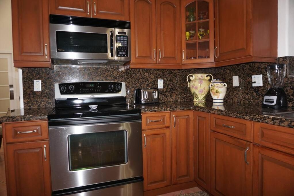 New Luxury Vacation Dream Rental- Sleeps 15! Маямі Екстер'єр фото