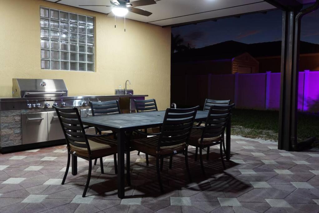 New Luxury Vacation Dream Rental- Sleeps 15! Маямі Екстер'єр фото