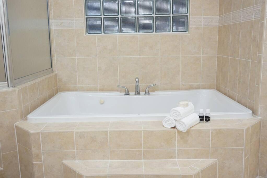 New Luxury Vacation Dream Rental- Sleeps 15! Маямі Екстер'єр фото