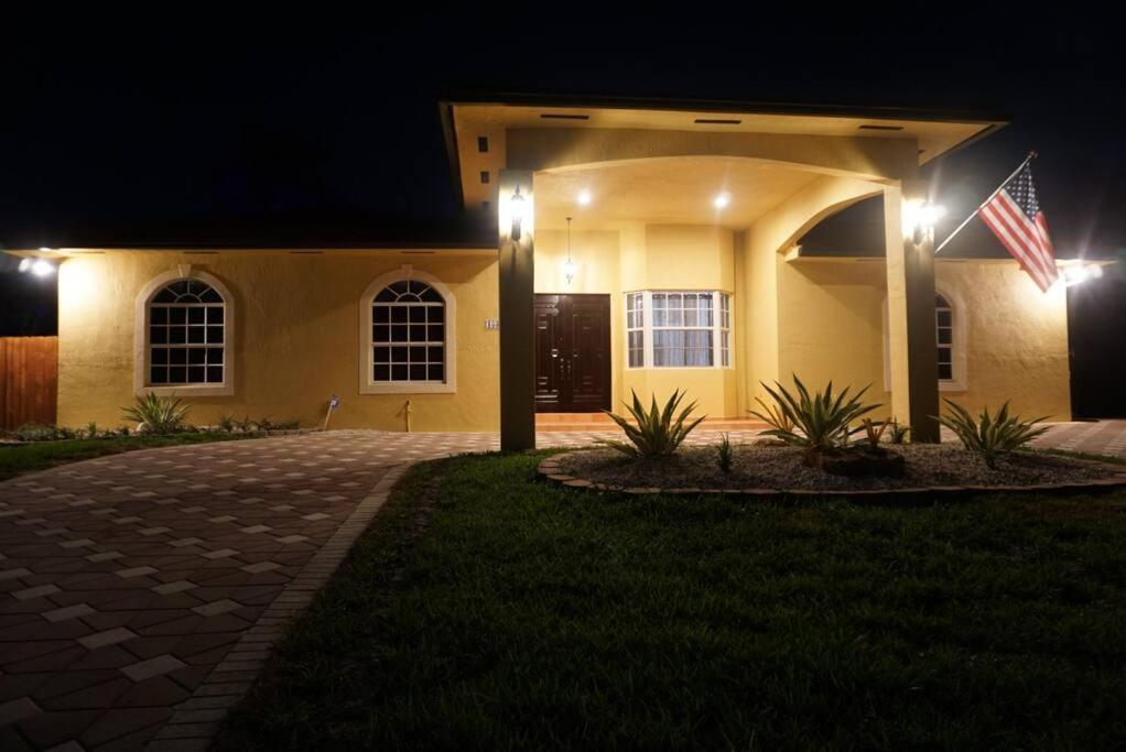New Luxury Vacation Dream Rental- Sleeps 15! Маямі Екстер'єр фото