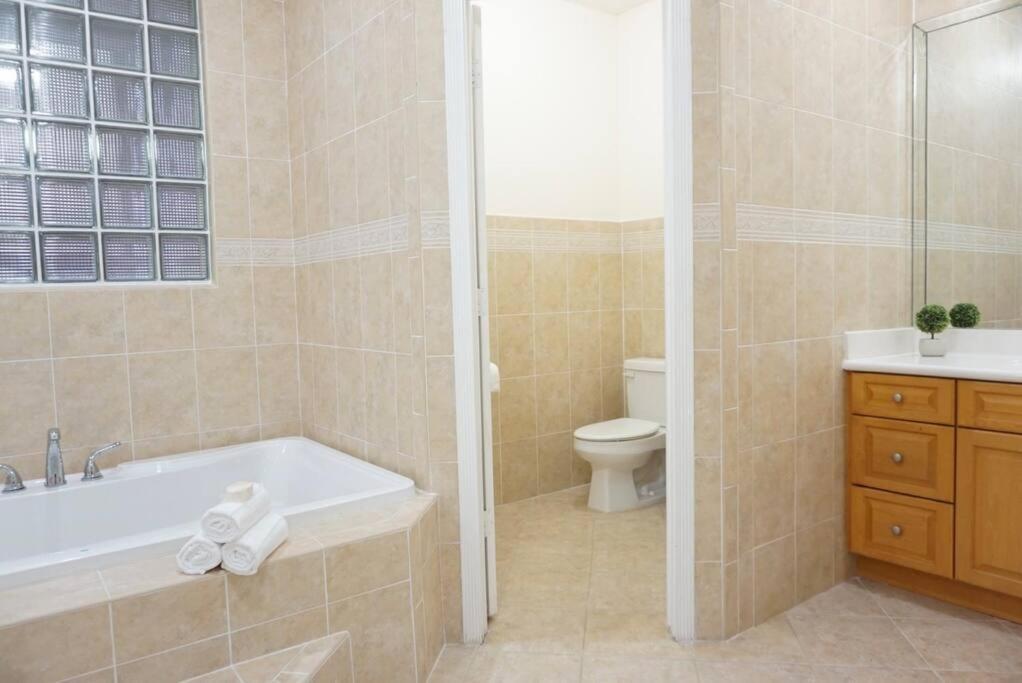 New Luxury Vacation Dream Rental- Sleeps 15! Маямі Екстер'єр фото