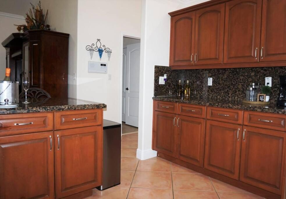 New Luxury Vacation Dream Rental- Sleeps 15! Маямі Екстер'єр фото