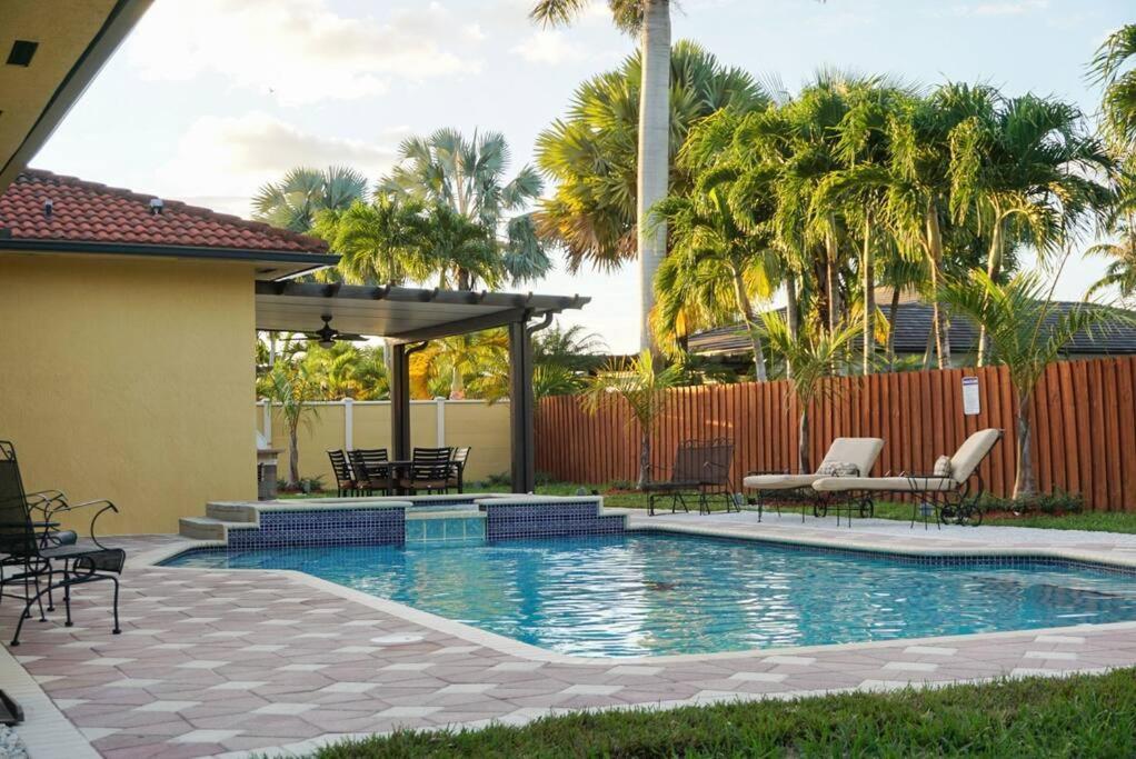 New Luxury Vacation Dream Rental- Sleeps 15! Маямі Екстер'єр фото