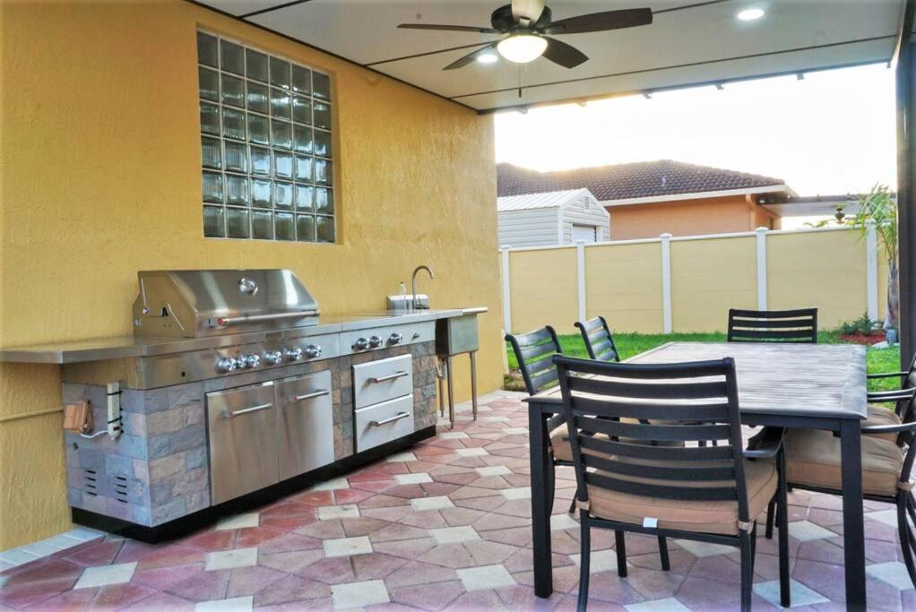 New Luxury Vacation Dream Rental- Sleeps 15! Маямі Екстер'єр фото