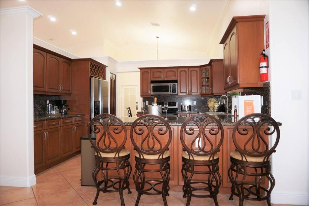 New Luxury Vacation Dream Rental- Sleeps 15! Маямі Екстер'єр фото